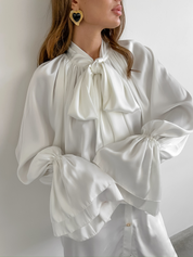 Damen Blusenkleid aus Satin – Oversized, Elegant mit Schleife & Puffärmeln