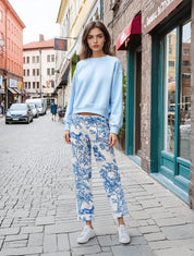 Damen Sommerhose – Leicht, gerade geschnitten, weiß mit blauer Tier- & Pflanzen-Grafik