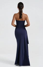 Langes Abendkleid für Damen – Trägerlos mit Beinschlitz