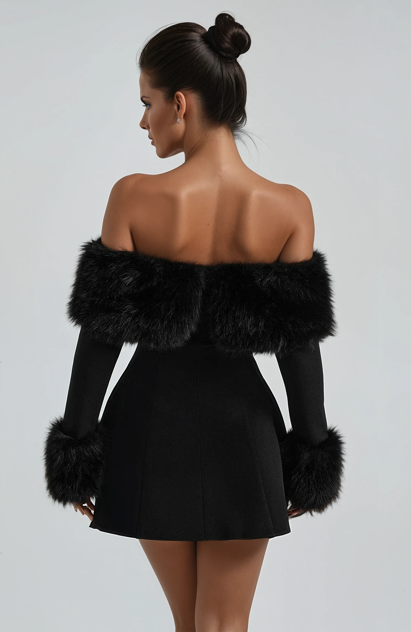 Mini Kleid für Damen – Off-Shoulder mit Flausch-Details an Ärmeln & Ausschnitt