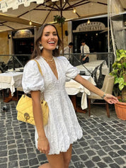 Damen Minikleid mit Stickerei – Puffärmel, V-Ausschnitt & romantisch