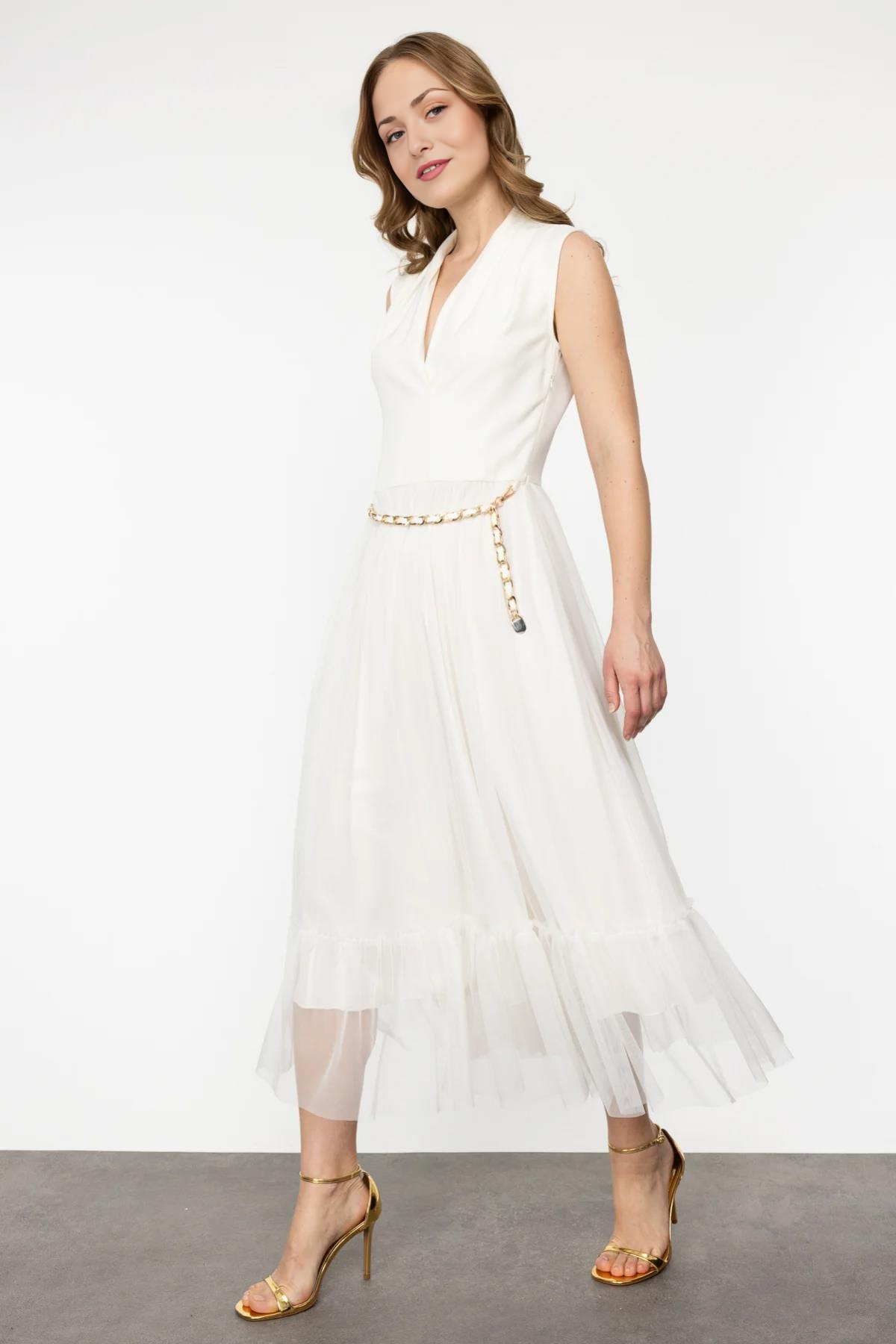 Ärmelloses Tüllkleid mit Kettengürtel – Eleganz für Frühling & Sommer