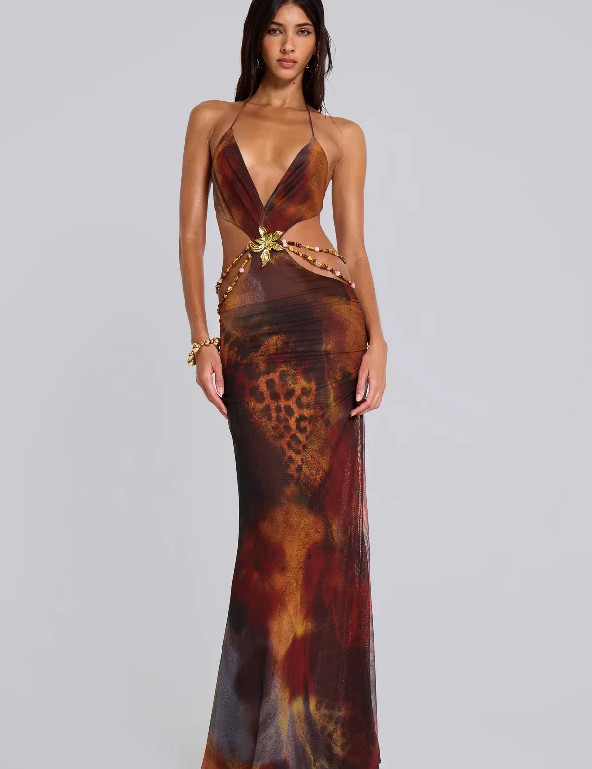 Robin_Cut-Out_Maxi_Jurk_met_Print_en_Gouden_DetailsTE1.webp?v=1743519611