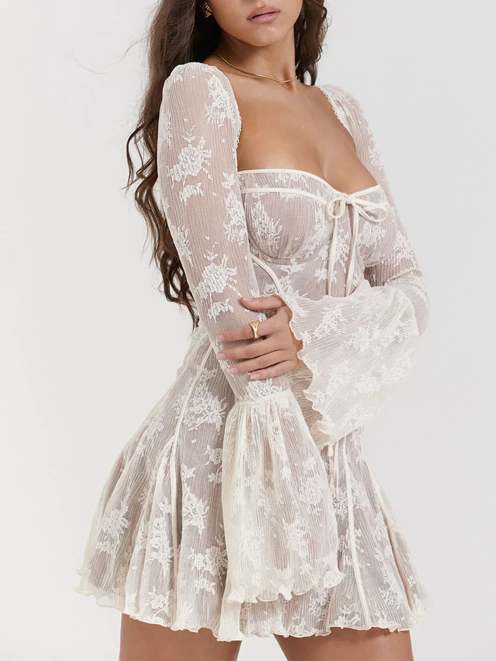 Spitzen Minikleid mit ausgestellten Ärmeln und Schnürung