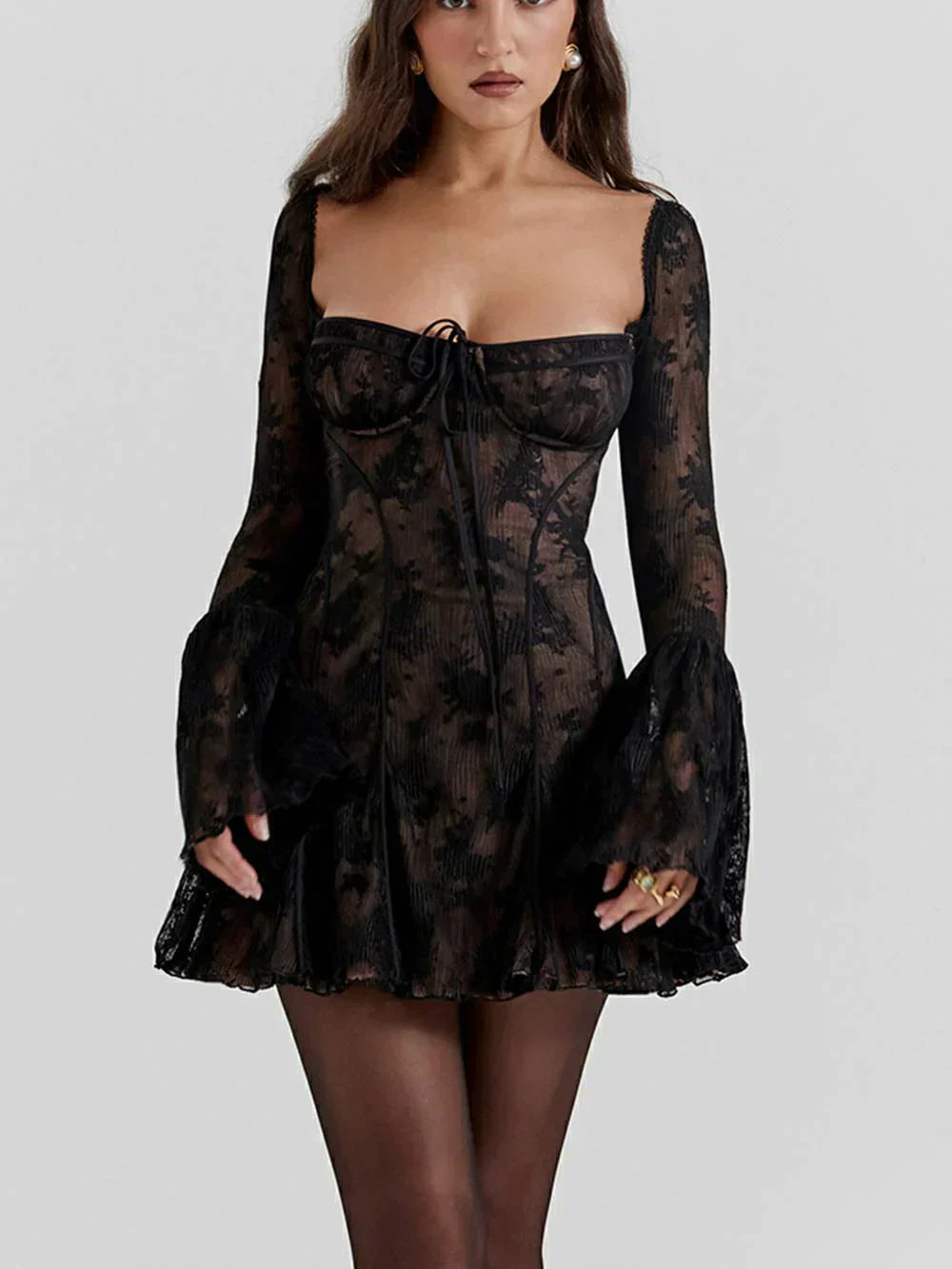 Spitzen Minikleid mit ausgestellten Ärmeln und Schnürung