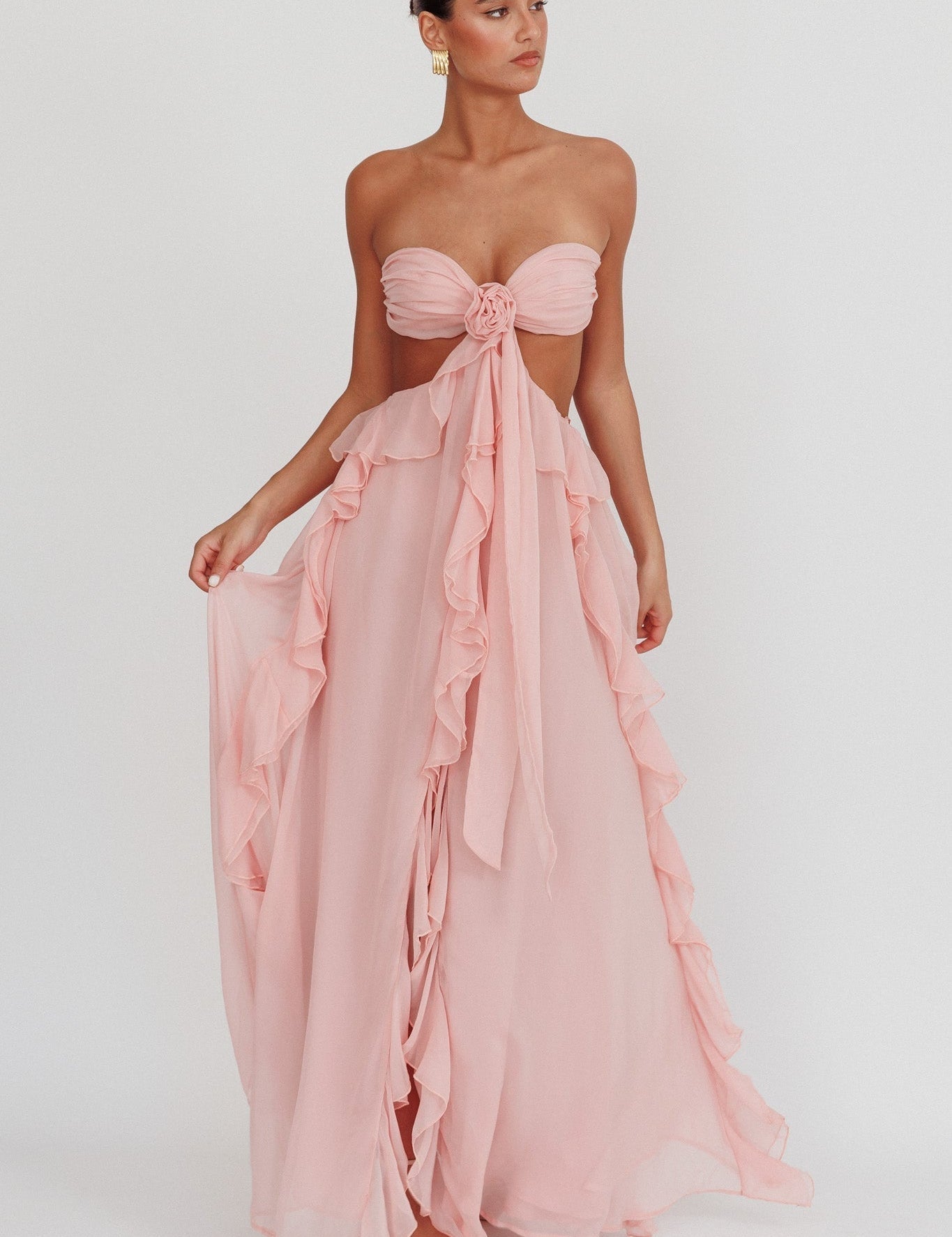Sally_Cut-Out_Ruffle_Maxi_Jurk_BlushTE1.jpg?v=1743518446