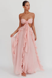 https://cdn.shopify.com/s/files/1/0879/0949/9227/files/Sally_Cut-Out_Ruffle_Maxi_Jurk_BlushTE1.jpg?v=1743518446
