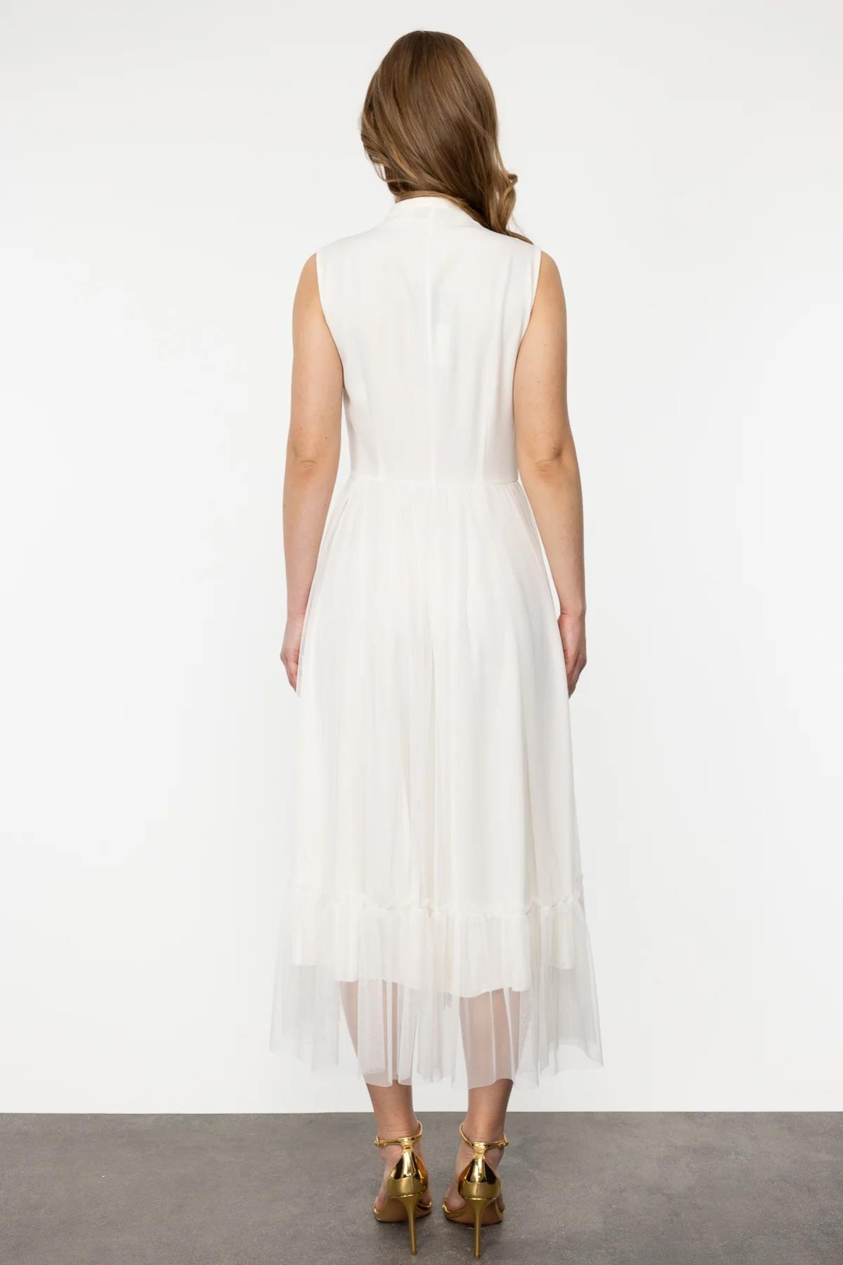 Ärmelloses Tüllkleid mit Kettengürtel – Eleganz für Frühling & Sommer