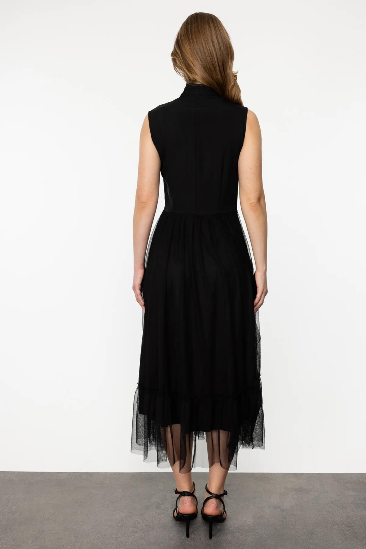 Ärmelloses Tüllkleid mit Kettengürtel – Eleganz für Frühling & Sommer