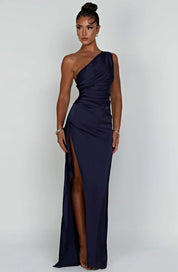 legantes One-Shoulder Satin Abendkleid mit Hohem Beinschlitz – Figurbetont