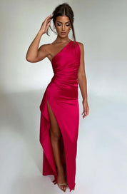 legantes One-Shoulder Satin Abendkleid mit Hohem Beinschlitz – Figurbetont