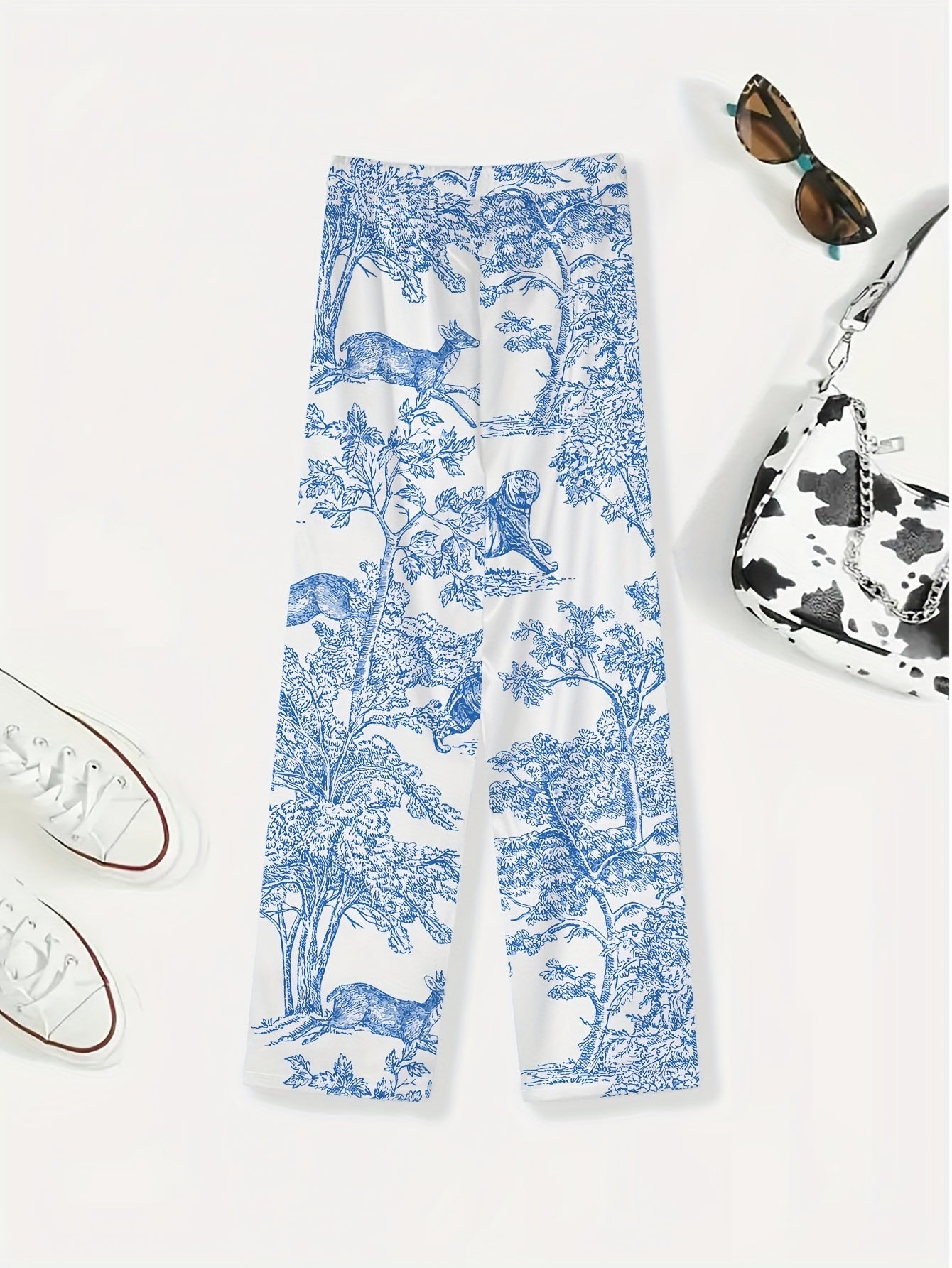 Damen Sommerhose – Leicht, gerade geschnitten, weiß mit blauer Tier- & Pflanzen-Grafik