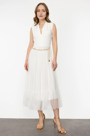 Ärmelloses Tüllkleid mit Kettengürtel – Eleganz für Frühling & Sommer