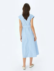 Gestreiftes Hemdblusenkleid in Blau – Stilvoll & Feminin