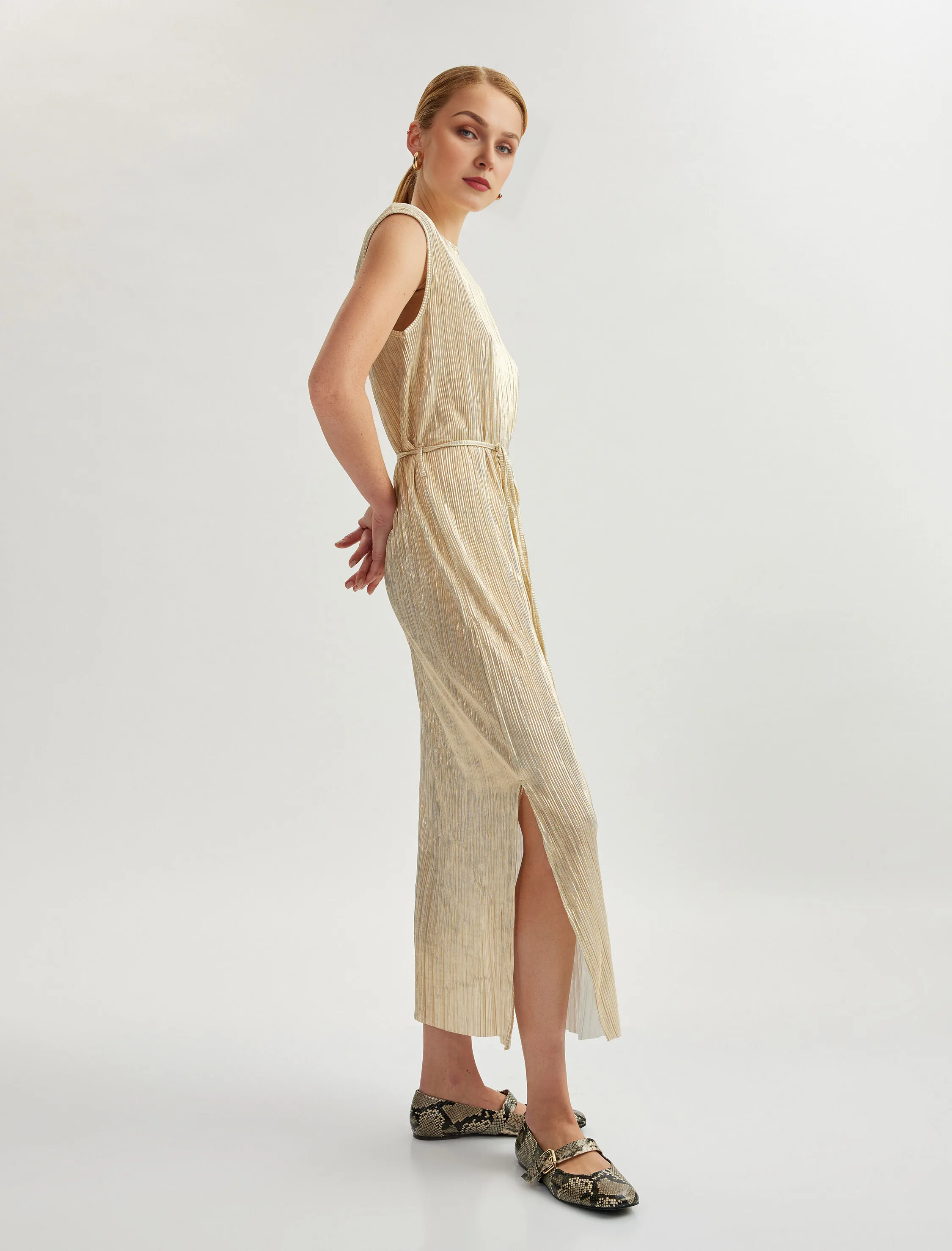 Elegantes Plissee-Maxikleid in Gold – Stilvoll & Zeitlos